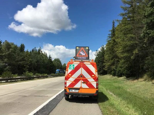 Kolonel warns drivers of standing columns when driving on the D1 motorway