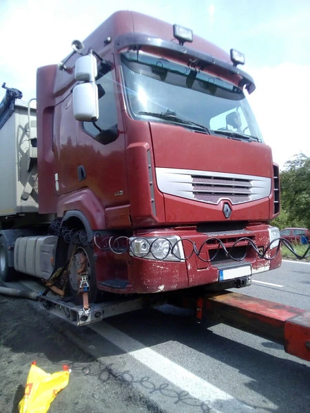 (VIDEO) Yellow angel PRETOL has experiences stress situations during towing a broken down truck